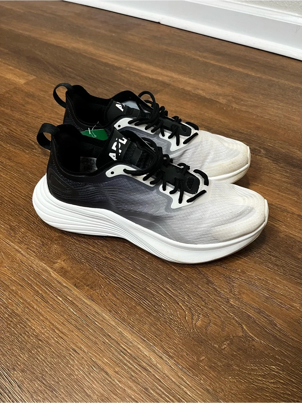 APL Steamline Black to Ivory Running Shoe Size 7.5